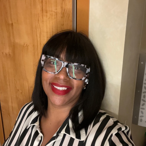 Meet your Posher, Nneze - Picture 3 of 4